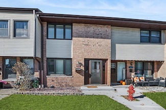 7666 S 88th Ct Unit 22P22, Justice, IL 60458