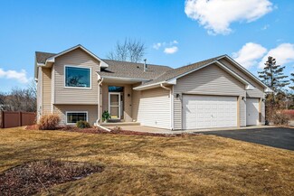 10668 N Eagle Lake Blvd, Maple Grove, MN 55369