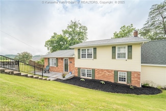 14 Douglas Dr, Charleston, WV 25309