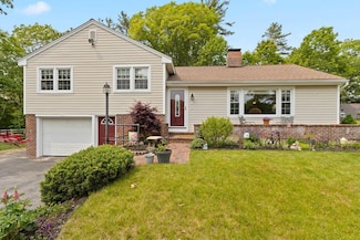 29 Robinson Rd, Scarborough, ME 04074