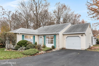 53 Farnworth Close, Freehold, NJ 07728