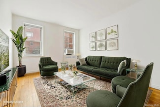 63-109 Saunders St Unit 3A, Rego Park, NY 11374