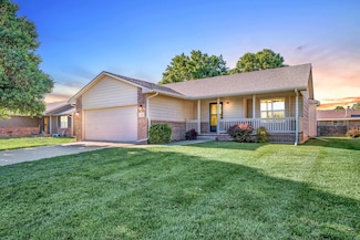 220 Sutton Dr, Newton, KS 67114