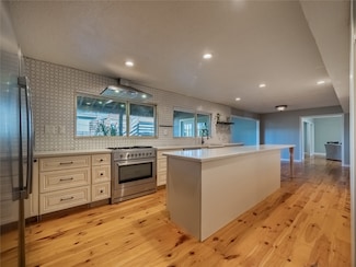 6 Bay Harbor Dr, La Porte, TX 77571
