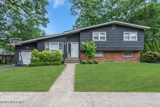 49 Roselle Ct, Lakewood, NJ 08701