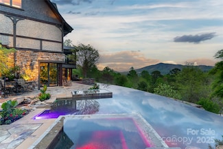 66 N Deerhaven Ln, Asheville, NC 28803