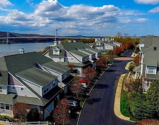 213 Riverview Dr, Poughkeepsie, NY 12601
