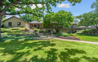 1088 Center Dr, South Elgin, IL 60177