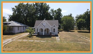 809 E 8th St, Ada, OK 74820