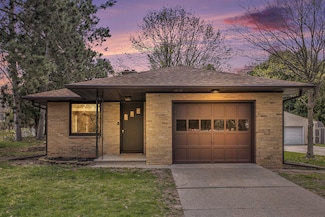 904 W Walnut St, Hastings, MI 49058