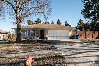 8719 Hillside Dr, Hickory Hills, IL 60457