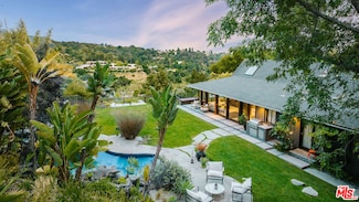 2220 Banyan Dr, Los Angeles, CA 90049