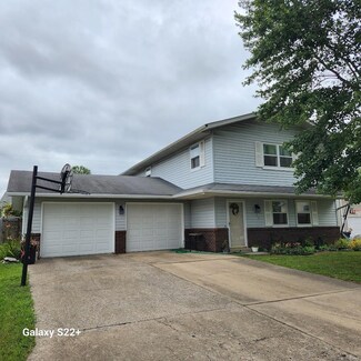 2930 Candytuft Dr, Highland, IL 62249