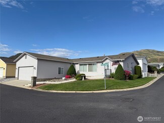 1252 Woods St, Wenatchee, WA 98801