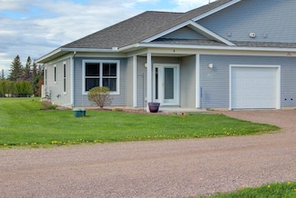 4 Village Ct, Grand Isle, VT 05458