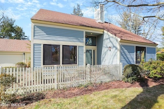 20 E Lyon Farm Dr, Greenwich, CT 06831