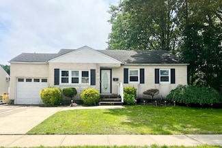 3 Bentley Rd, Plainview, NY 11803