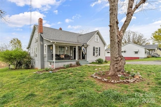 921 12th St SE, Hickory, NC 28602