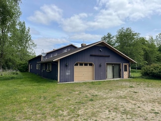 789 7th St, Plainwell, MI 49080