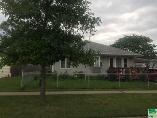 1914 Boies St, Sioux City, IA 51109