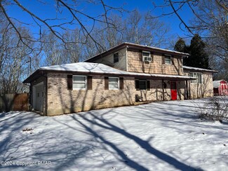 110 Peartree Ct, Bushkill, PA 18324