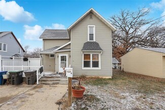102 SE 15th Ct, Des Moines, IA 50316