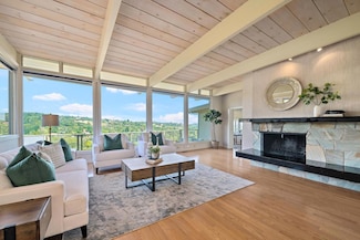 25111 La Loma Dr, Los Altos Hills, CA 94022