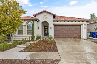 2861 N Douglas Ave, Fresno, CA 93727