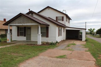 921 N 6th St, Sayre, OK 73662