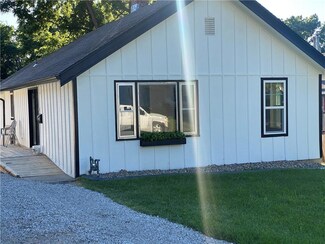 642 S Cedar Ave, Independence, MO 64053
