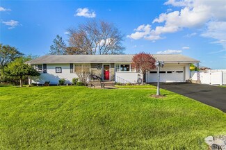 24 Wadsworth Rd, New Hartford, NY 13413
