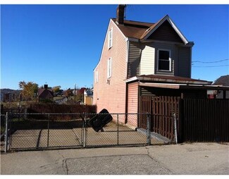 421 Oak St, Braddock, PA 15104