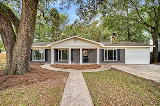 604 Skyline Dr E, Mobile, AL 36609