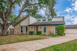 414 Tresch Ct, Webster, TX 77598