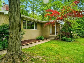 8218 Maple Dr, Chesterland, OH 44026