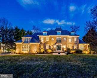 2760 Marshall Lake Dr, Oakton, VA 22124