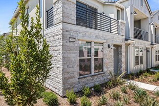 2889 E Tamarind Dr, Fresno, CA 93730