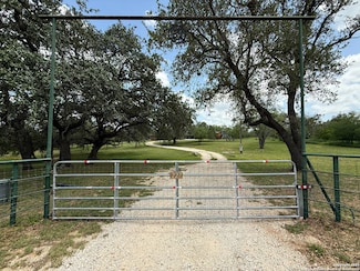 227 River Bluff Dr, Lytle, TX 78052