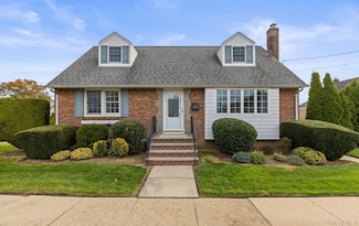 124 Kilburn Rd S, West Hempstead, NY 11552