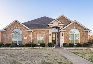 1848 River Run Dr, Desoto, TX 75115