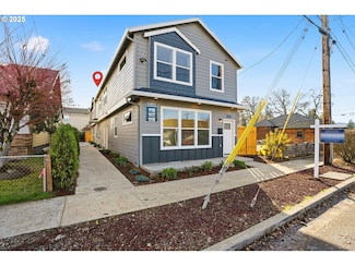 117 E Jersey St, Gladstone, OR 97027