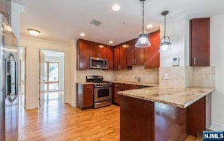 17 Meadow Rd Unit 203, Rutherford, NJ 07070