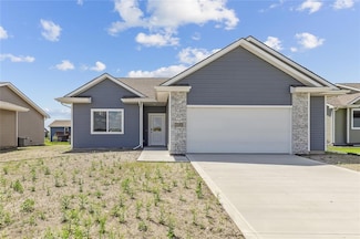 2103 White Oak Ln, Granger, IA 50109