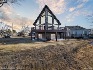 6730 Lakeshore Dr, Newport, MI 48166