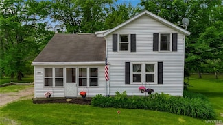 7228 Rapids Rd, Lockport, NY 14094