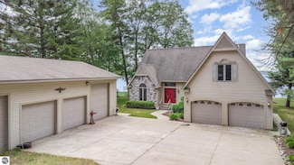 7435 Loud Dr, Oscoda, MI 48750