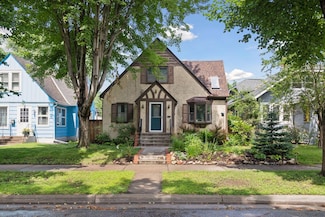 1017 Hawthorne Ave E, Saint Paul, MN 55106