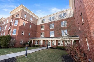 629 Hammond St Unit E215, Chestnut Hill, MA 02467