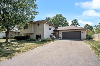 1054 Briar Creek Rd, Saint Paul, MN 55123
