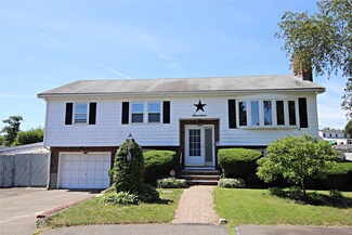 17 Kennedy Dr, Saugus, MA 01906